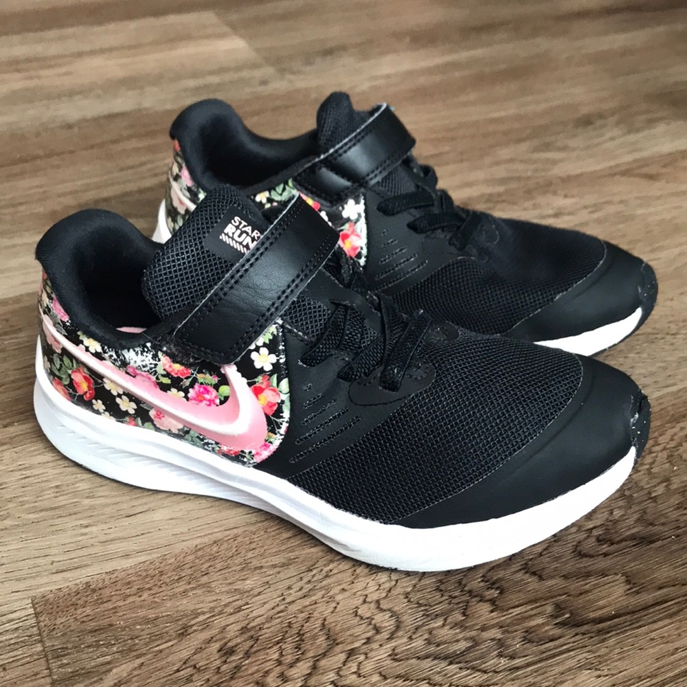 Nike girls sneakers